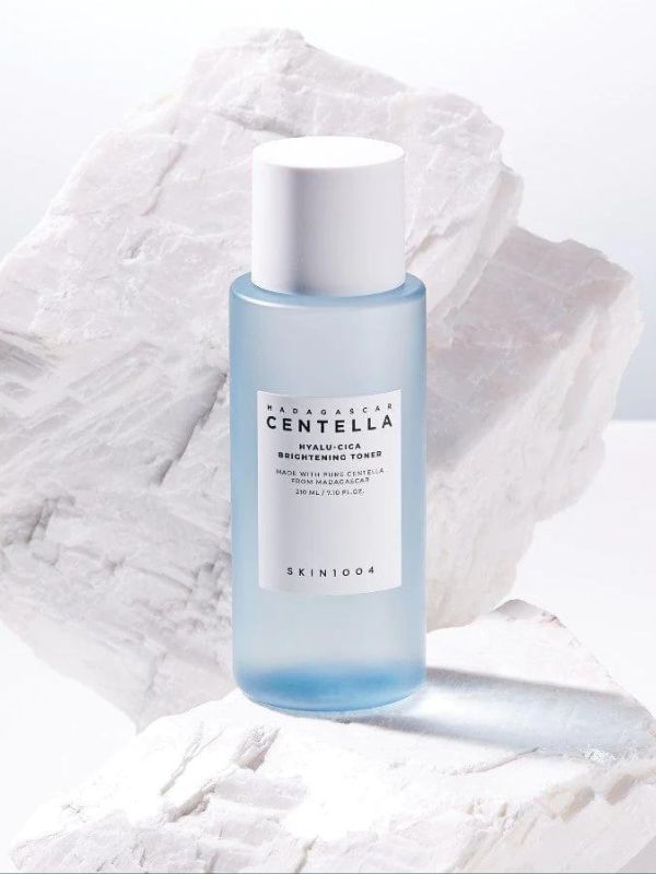 SKIN1004 Madagascar Centella Hyalu-Cica Brightening Toner 210ml SKIN1004