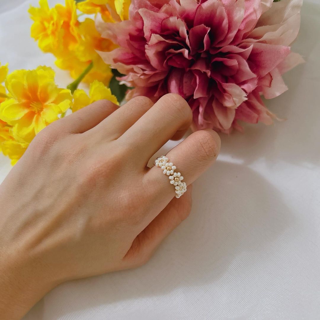 byel.beauty Daisy Ring